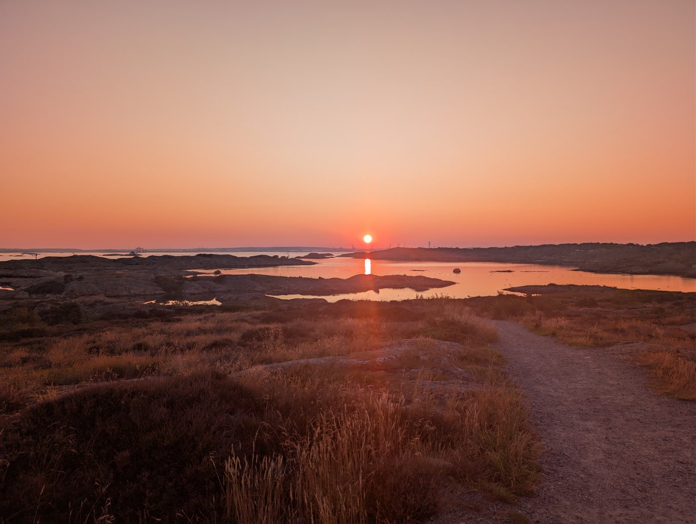 Galterö seen from Galterövägen at sunset.